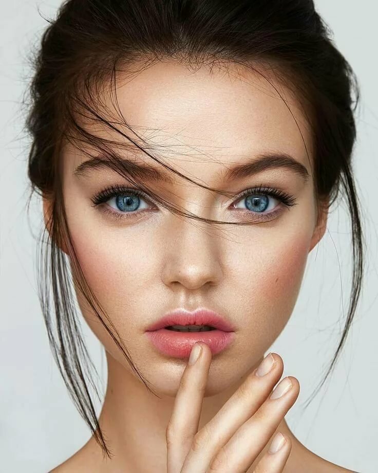 Perfect eyebrow shapes for a square face