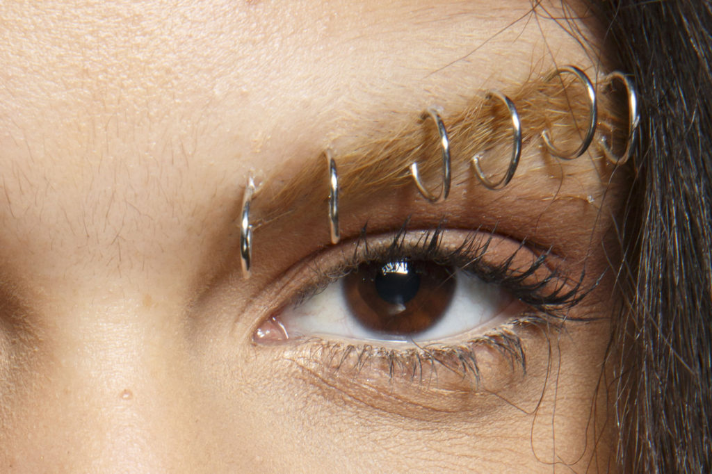 Eyebrow piercing guide for successful piercing