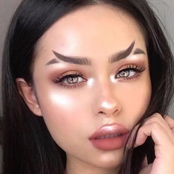 Fishtail Eyebrow Slit