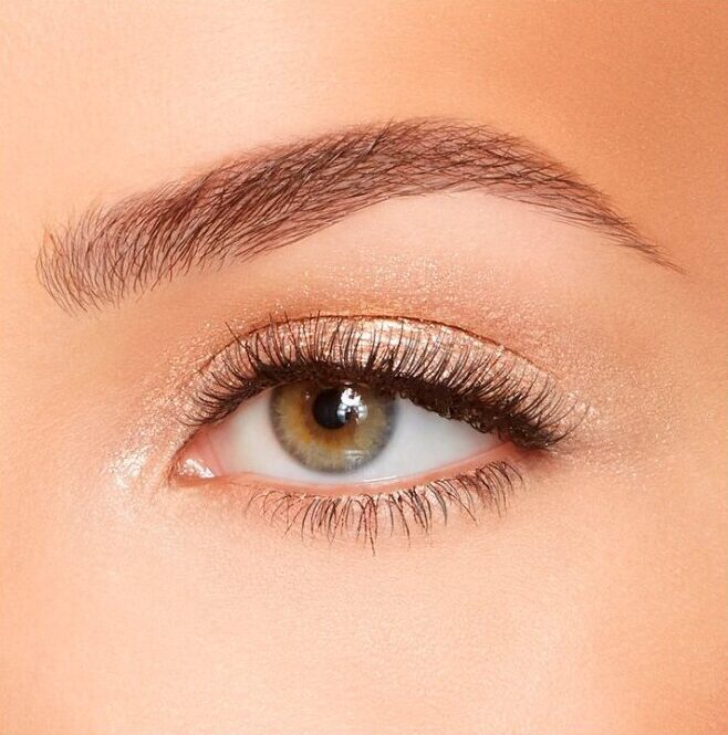 Wide eyebrows: a new trend – 2020