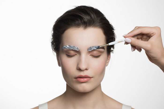 lighten eyebrows with peroxide