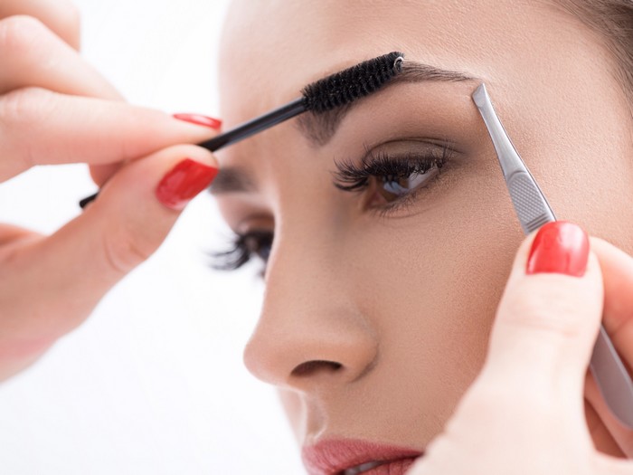 Eyebrow tattoo vs Microblading tattoo process