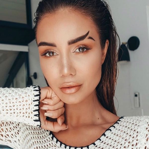 What eyebrow slits mean?