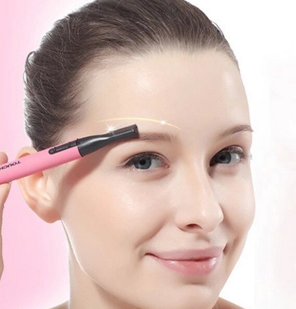 How to use the eyebrow trimmer like a pro?