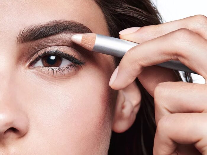How to perfectly shape eyebrows with concealer?