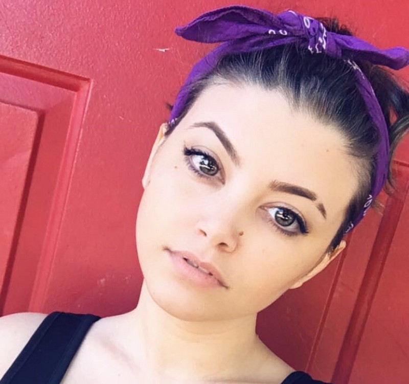 How to shave a slits in eyebrow?