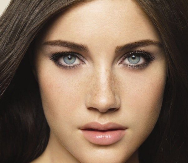 Eyebrow color for dark auburn hair