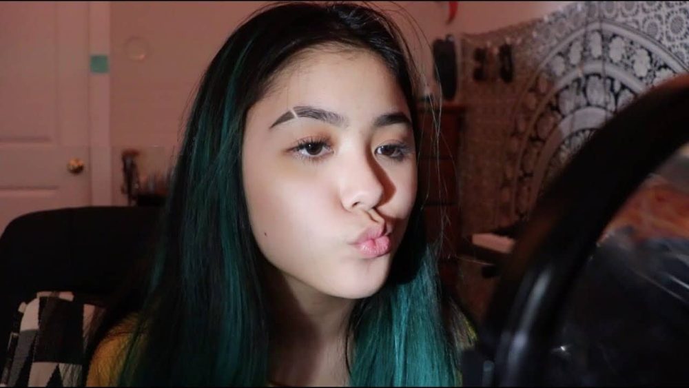 What Eyebrow Slits Represent to Lesbians?